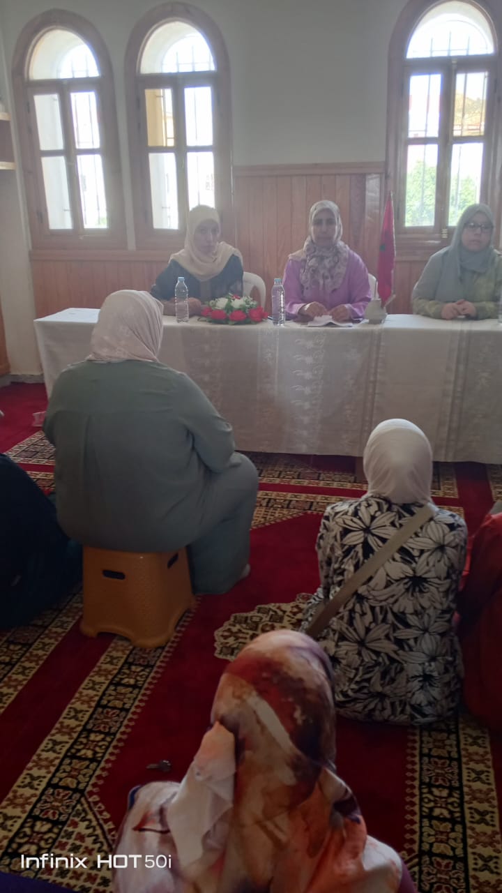نشاط في موضوع: قافلة علمية : قضايا تهم الأسرة (إعداد: ذة : فاطمة مزوز عضو المجلس العلمي)